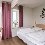 Apartment 4 Person On A In *