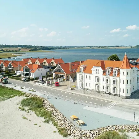 4 Person On A In * Hejls