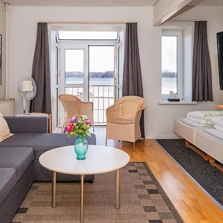 Apartment 4 Person On A In