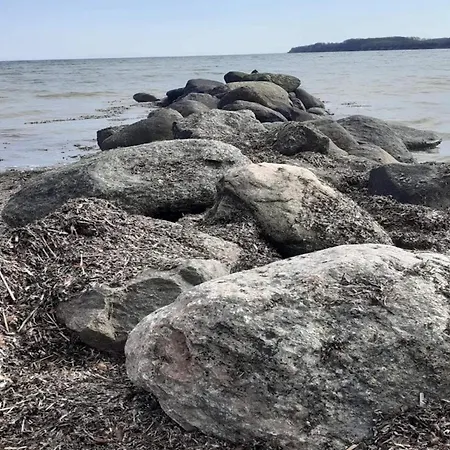 4 Person On A In Apartamento