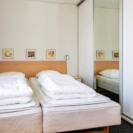 4 Person On A In * Hejls