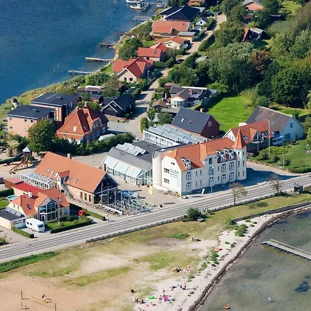 4 Person On A In * Hejls