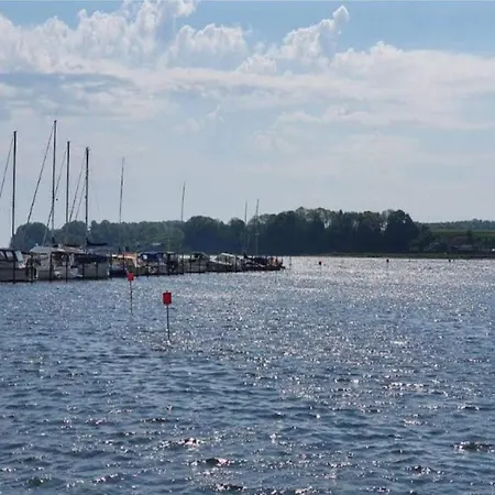 4 Person On A In Apartamento