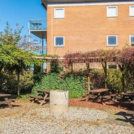 4 Person On A In * Hejls