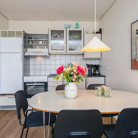 Apartment 4 Person On A In *