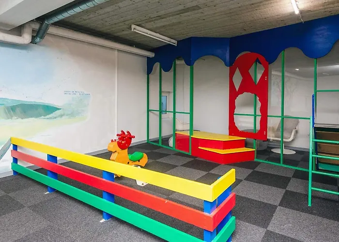 4 Person On A In * Hejls