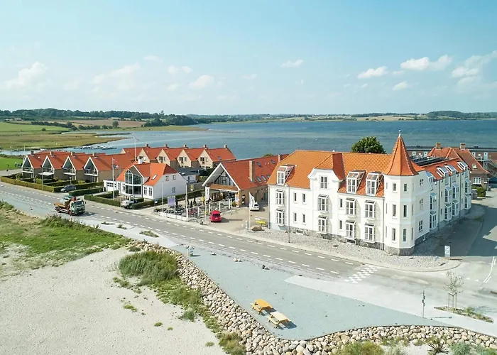 4 Person On A In * Hejls