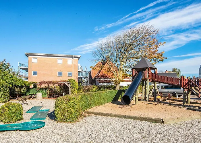 4 Person On A In * Hejls