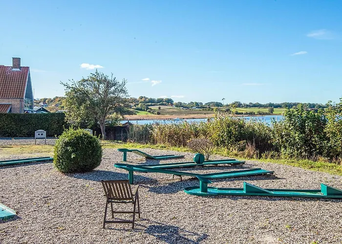 4 Person On A In Hejls